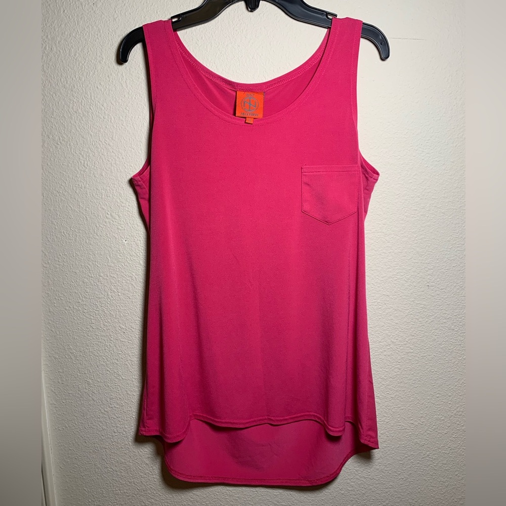 Tracy Negoshian pink sleeveless blouse. Size M.